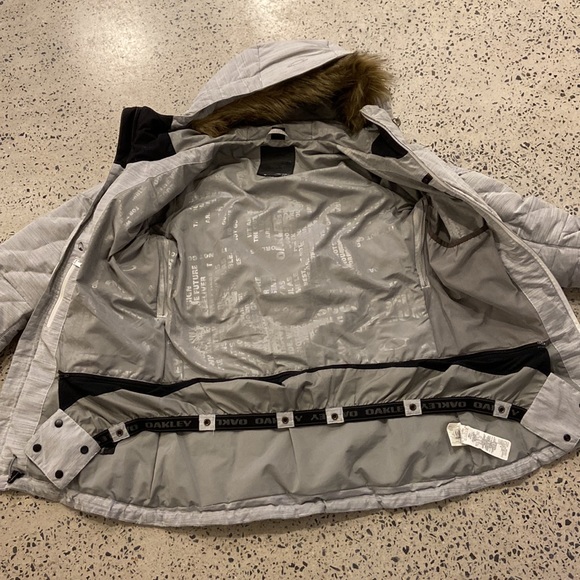 Oakley Ski Jacket size small - Picture 5 of 13